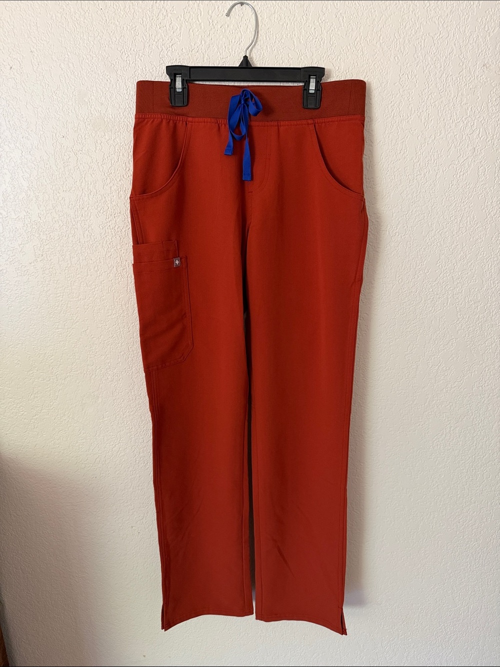 Figs Kade Cargo Scrub Pants in Auburn